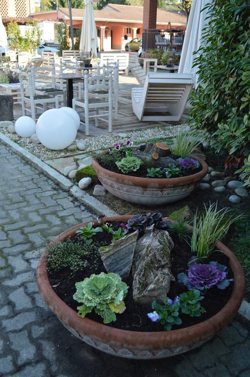 Hotel Le Vigne Di Corvino Casteggio Eksteriør bilde