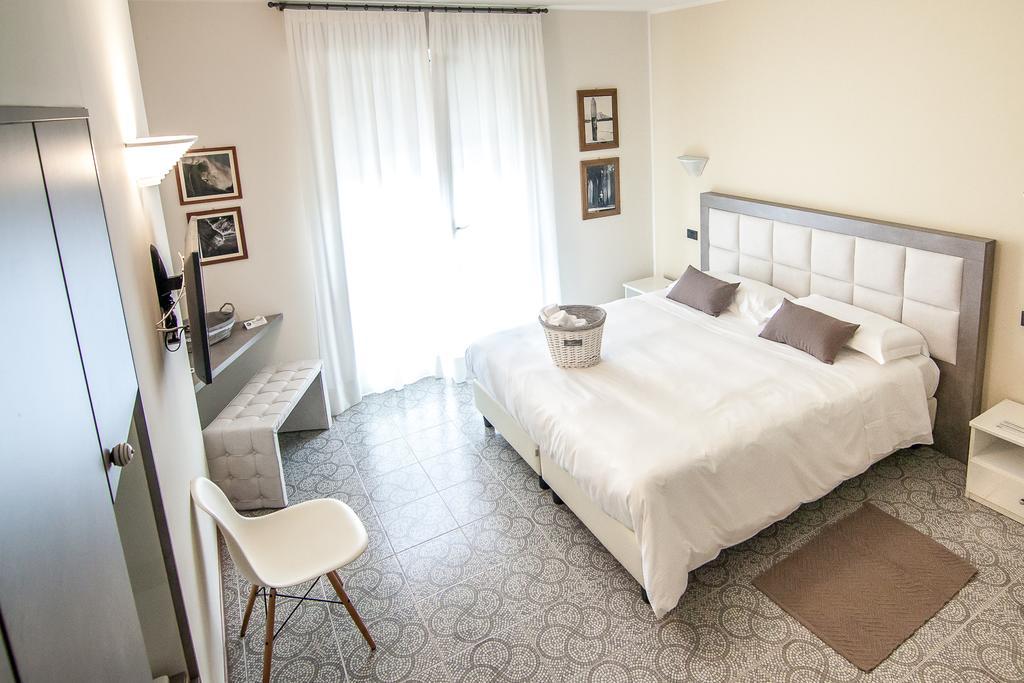 Hotel Le Vigne Di Corvino Casteggio Eksteriør bilde