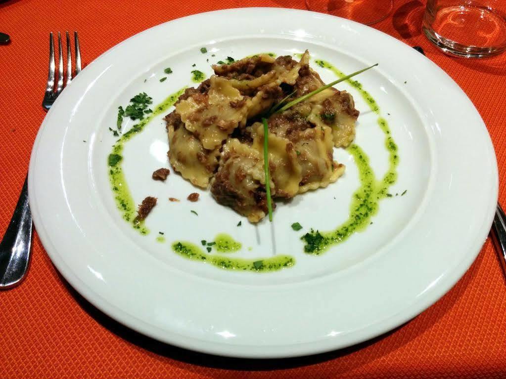 Hotel Le Vigne Di Corvino Casteggio Eksteriør bilde