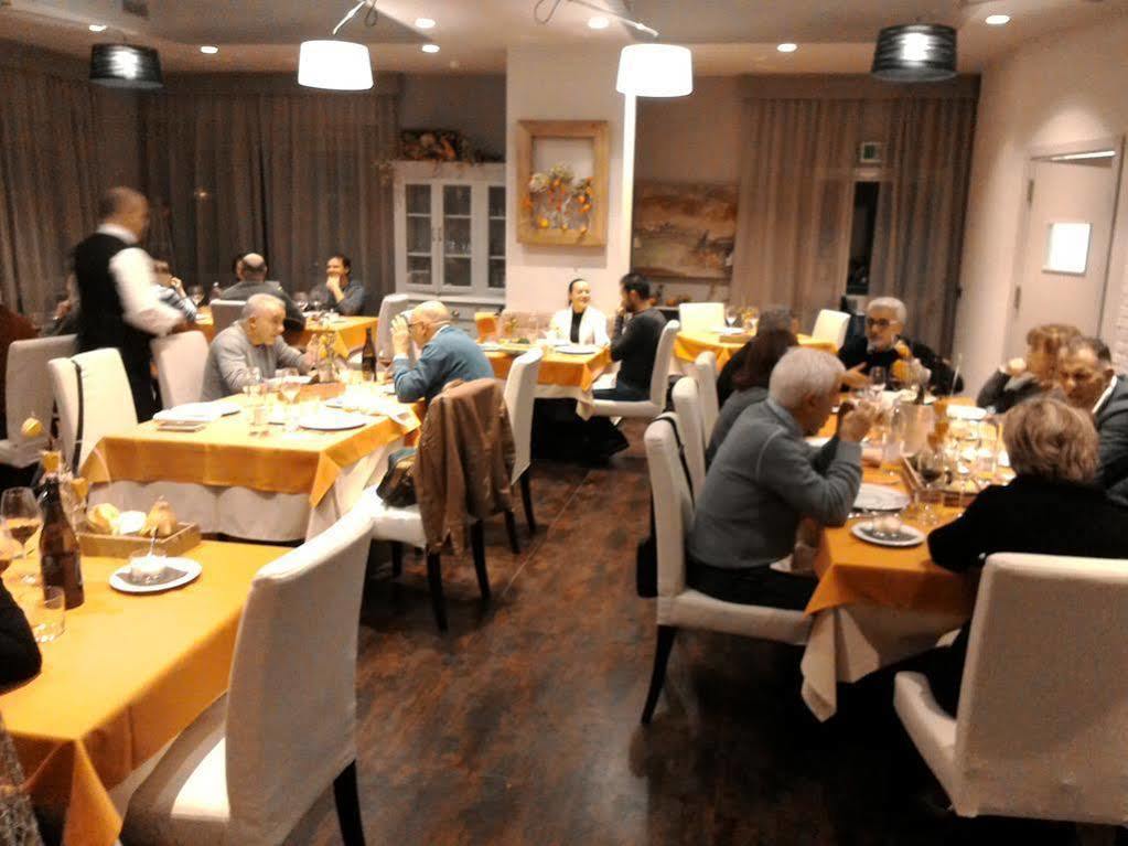 Hotel Le Vigne Di Corvino Casteggio Eksteriør bilde